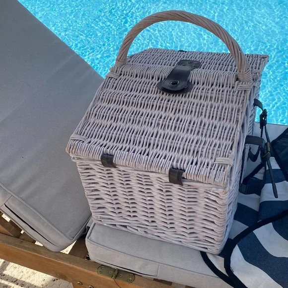 Picnic Basket Wicker Complete for 4 Super Cute! - Picture 12 of 15